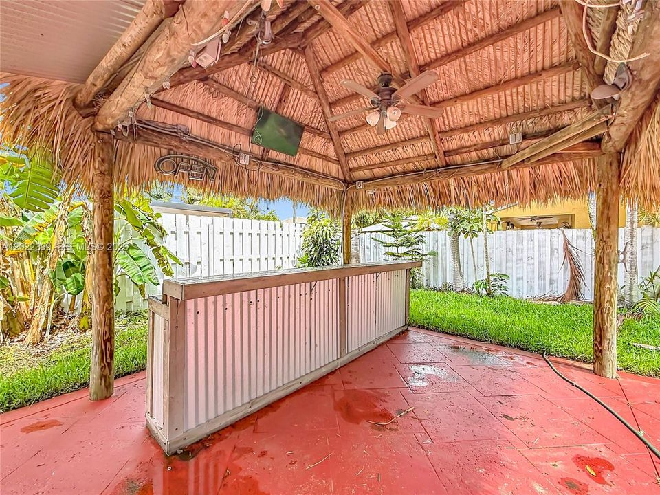 Activo con contrato: $774,000 (4 camas, 2 baños, 2256 Pies cuadrados)