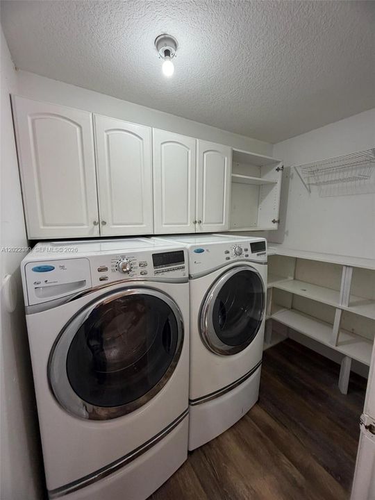 Activo con contrato: $774,000 (4 camas, 2 baños, 2256 Pies cuadrados)