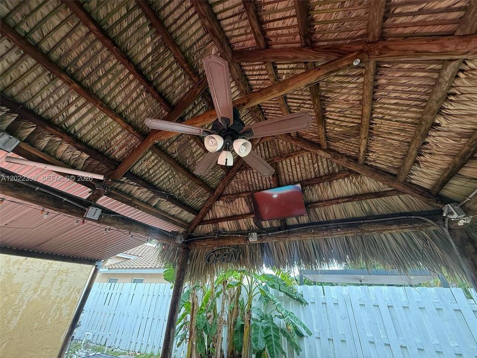 Activo con contrato: $774,000 (4 camas, 2 baños, 2256 Pies cuadrados)