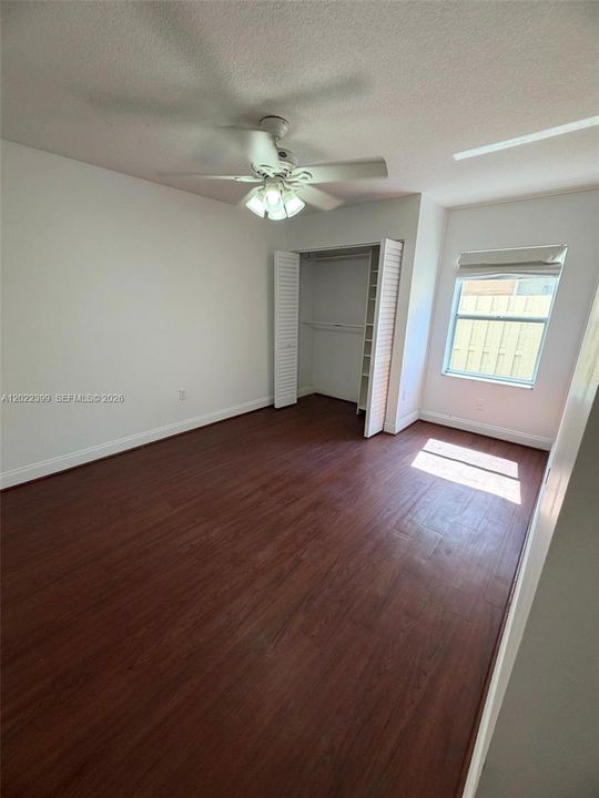 Activo con contrato: $774,000 (4 camas, 2 baños, 2256 Pies cuadrados)