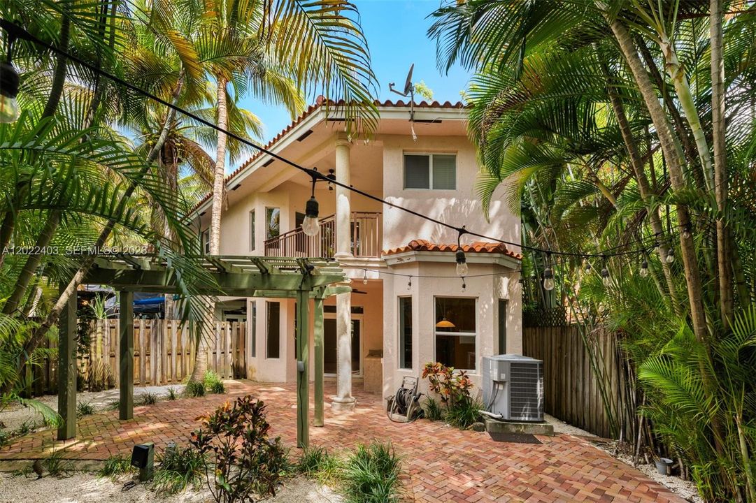 For Rent: $7,900 (3 beds, 2 baths, 2041 Square Feet)