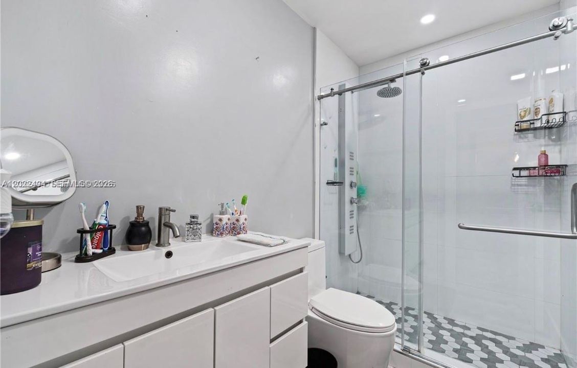 For Sale: $255,000 (2 beds, 2 baths, 900 Square Feet)