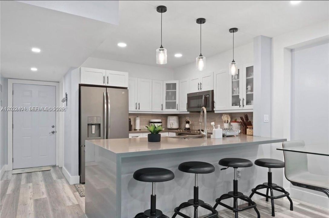 For Sale: $255,000 (2 beds, 2 baths, 900 Square Feet)