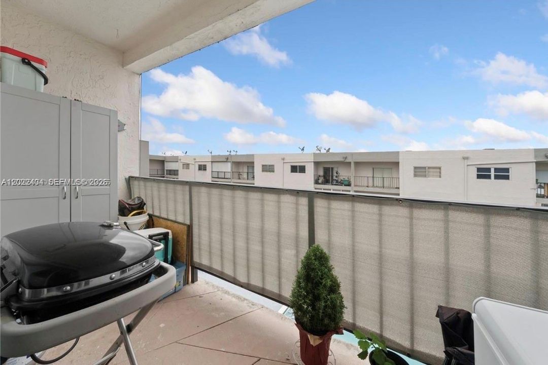 For Sale: $255,000 (2 beds, 2 baths, 900 Square Feet)