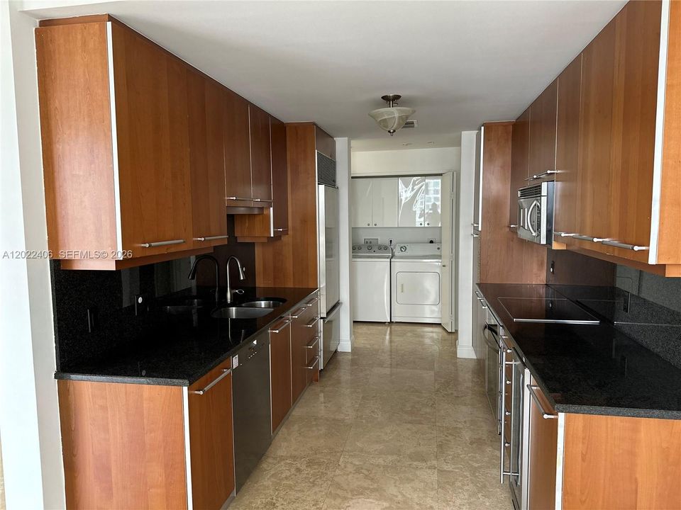 На продажу: $1,700,000 (2 спален, 2 ванн, 1505 Квадратных фут)