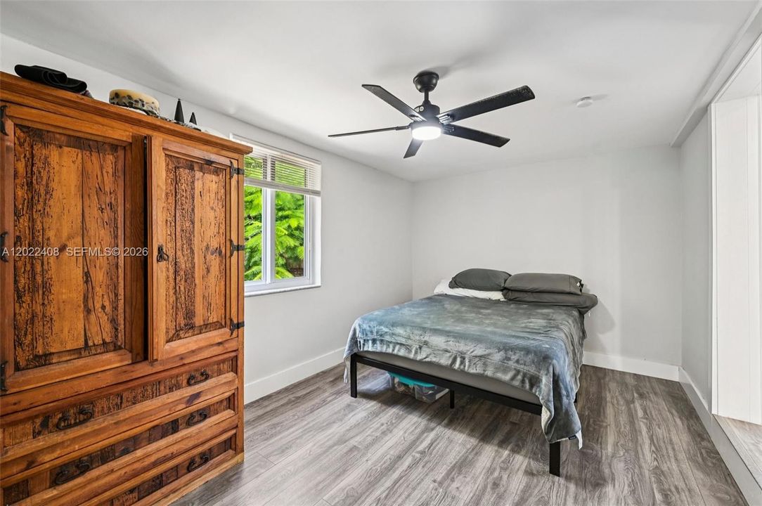 For Sale: $380,000 (3 beds, 2 baths, 1184 Square Feet)