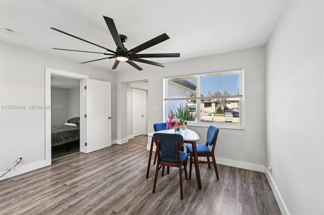 For Sale: $380,000 (3 beds, 2 baths, 1184 Square Feet)