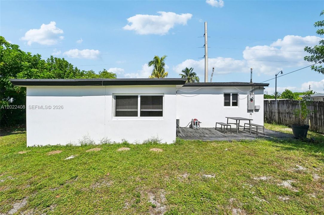 For Sale: $380,000 (3 beds, 2 baths, 1184 Square Feet)