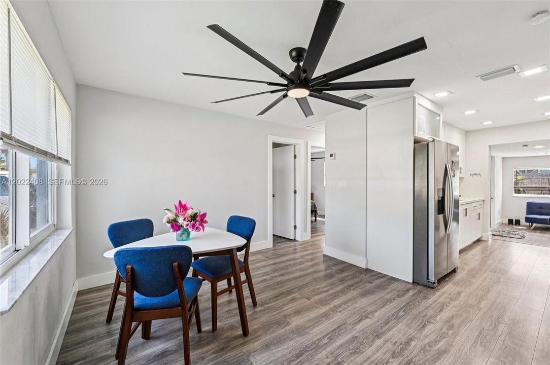 For Sale: $380,000 (3 beds, 2 baths, 1184 Square Feet)