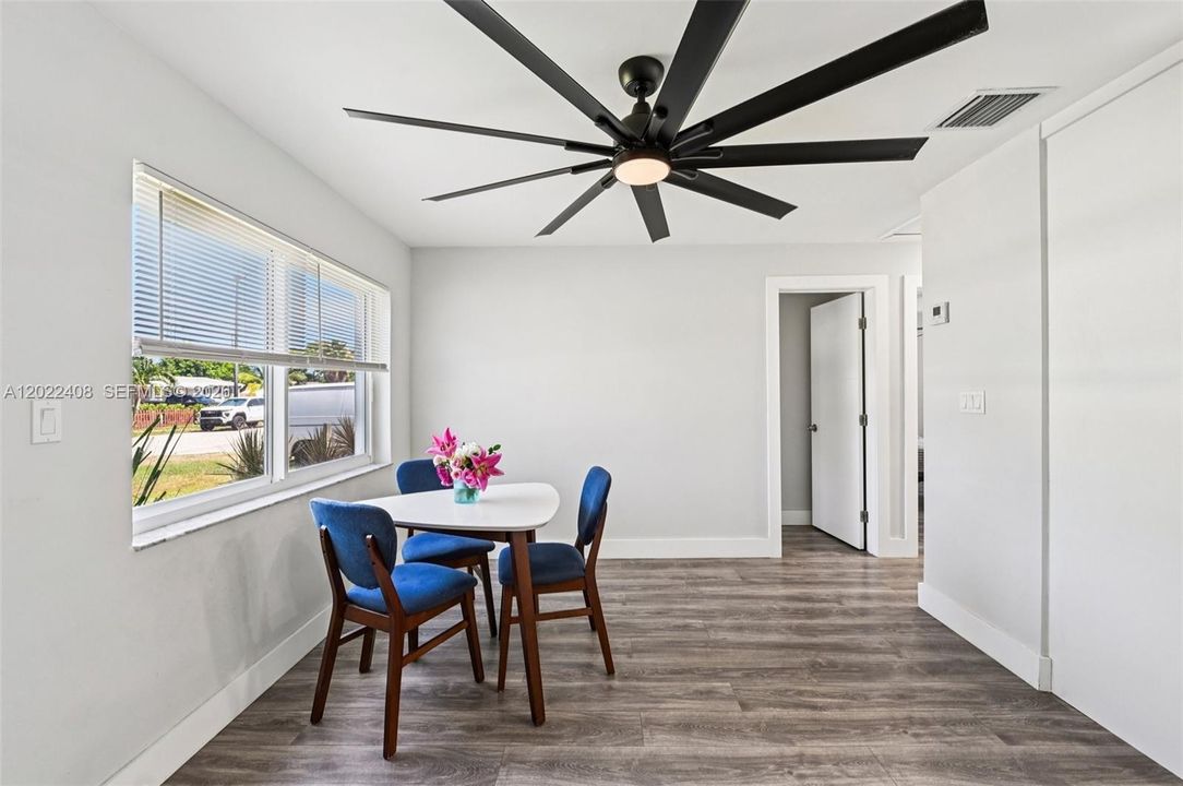 For Sale: $380,000 (3 beds, 2 baths, 1184 Square Feet)