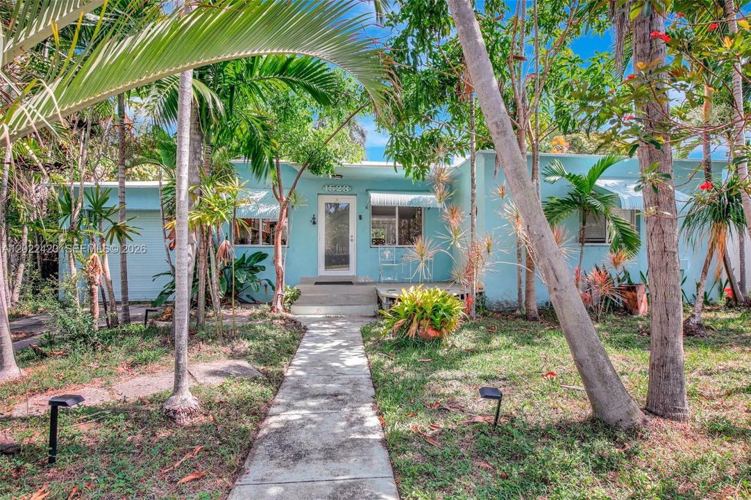 For Rent: $3,400 (2 beds, 2 baths, 1567 Square Feet)
