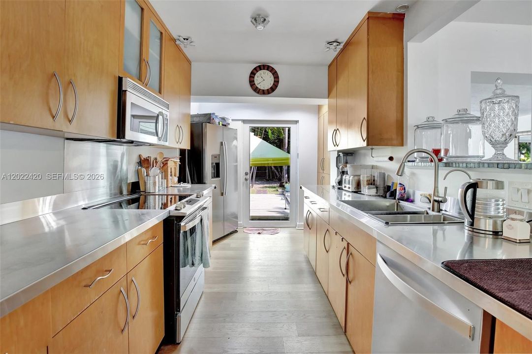 For Rent: $3,400 (2 beds, 2 baths, 1567 Square Feet)