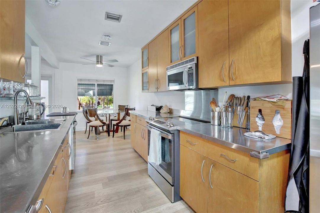 For Rent: $3,400 (2 beds, 2 baths, 1567 Square Feet)