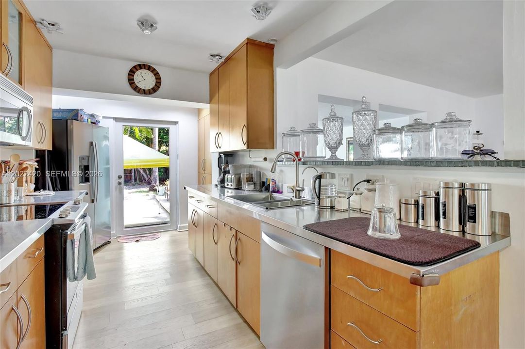 For Rent: $3,400 (2 beds, 2 baths, 1567 Square Feet)