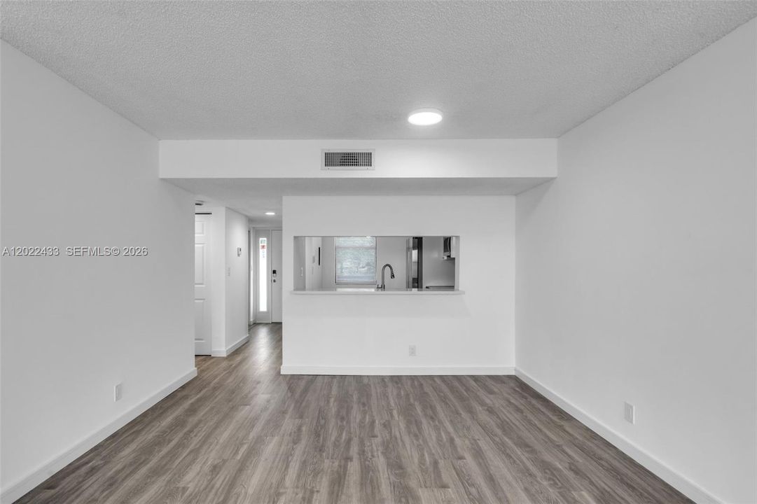 На продажу: $205,000 (2 спален, 2 ванн, 1300 Квадратных фут)