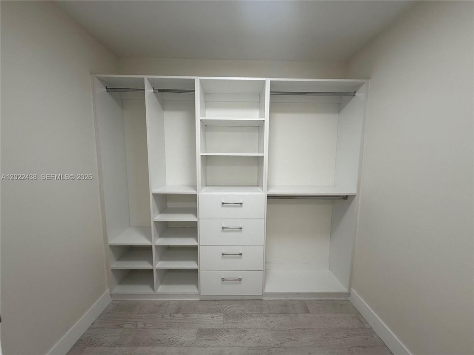 Activo con contrato: $6,000 (2 camas, 2 baños, 1440 Pies cuadrados)