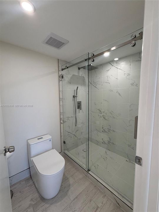 Activo con contrato: $6,000 (2 camas, 2 baños, 1440 Pies cuadrados)