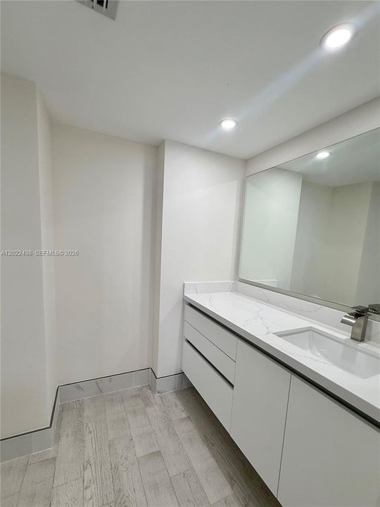Activo con contrato: $6,000 (2 camas, 2 baños, 1440 Pies cuadrados)
