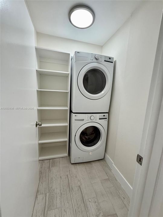 Activo con contrato: $6,000 (2 camas, 2 baños, 1440 Pies cuadrados)