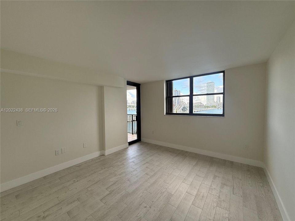 Activo con contrato: $6,000 (2 camas, 2 baños, 1440 Pies cuadrados)