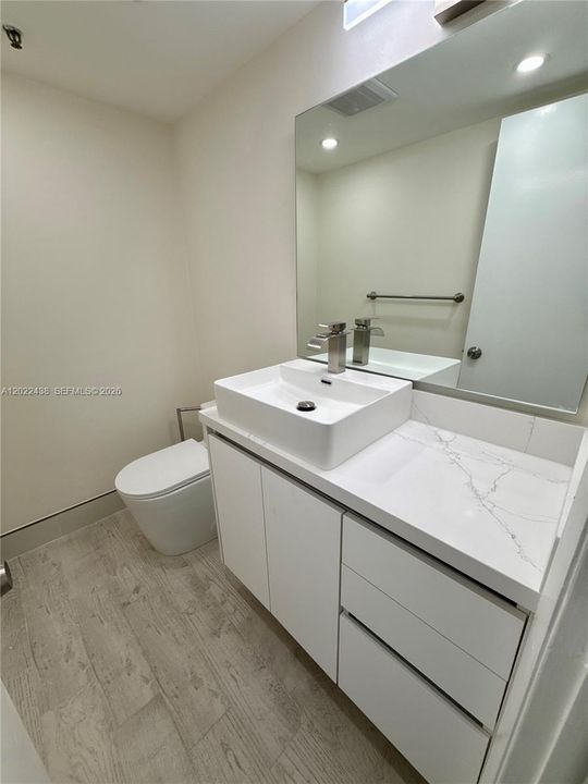 Activo con contrato: $6,000 (2 camas, 2 baños, 1440 Pies cuadrados)