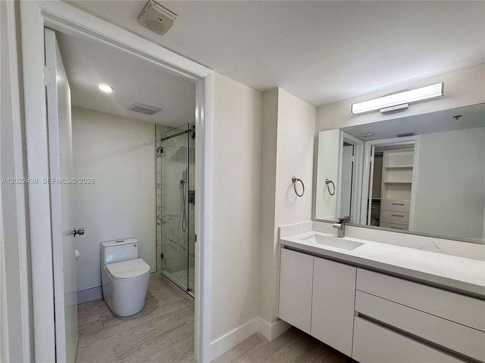 Activo con contrato: $6,000 (2 camas, 2 baños, 1440 Pies cuadrados)