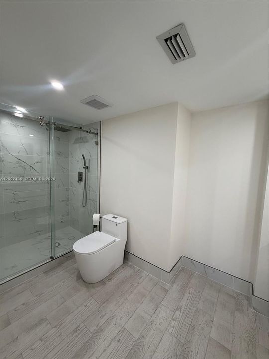Activo con contrato: $6,000 (2 camas, 2 baños, 1440 Pies cuadrados)