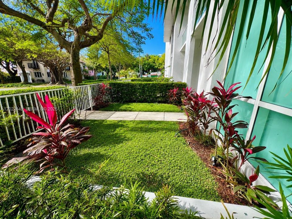 For Sale: $529,000 (2 beds, 2 baths, 1699 Square Feet)