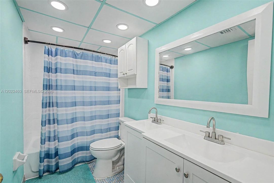 For Sale: $325,000 (3 beds, 1 baths, 1290 Square Feet)