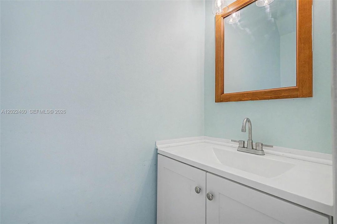 For Sale: $325,000 (3 beds, 1 baths, 1290 Square Feet)