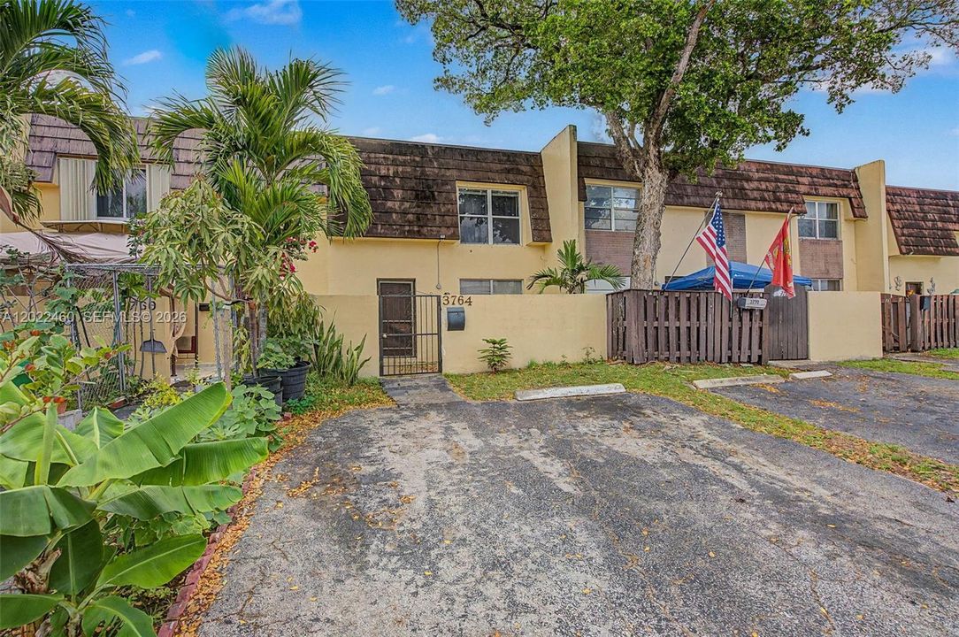 For Sale: $325,000 (3 beds, 1 baths, 1290 Square Feet)