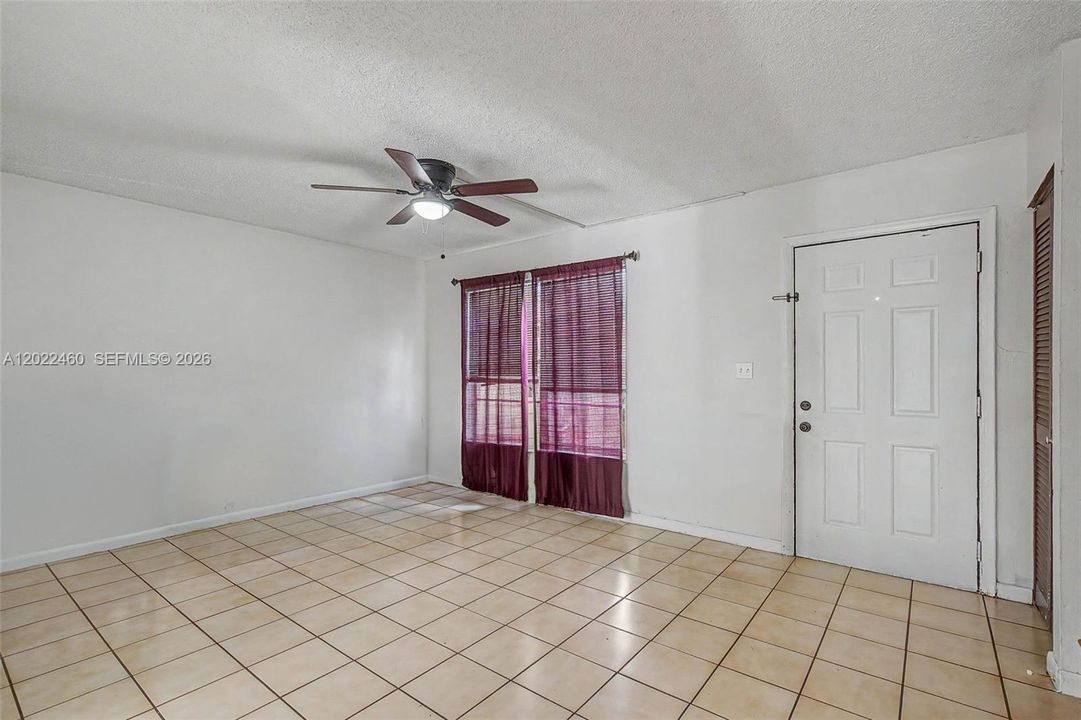 For Sale: $325,000 (3 beds, 1 baths, 1290 Square Feet)