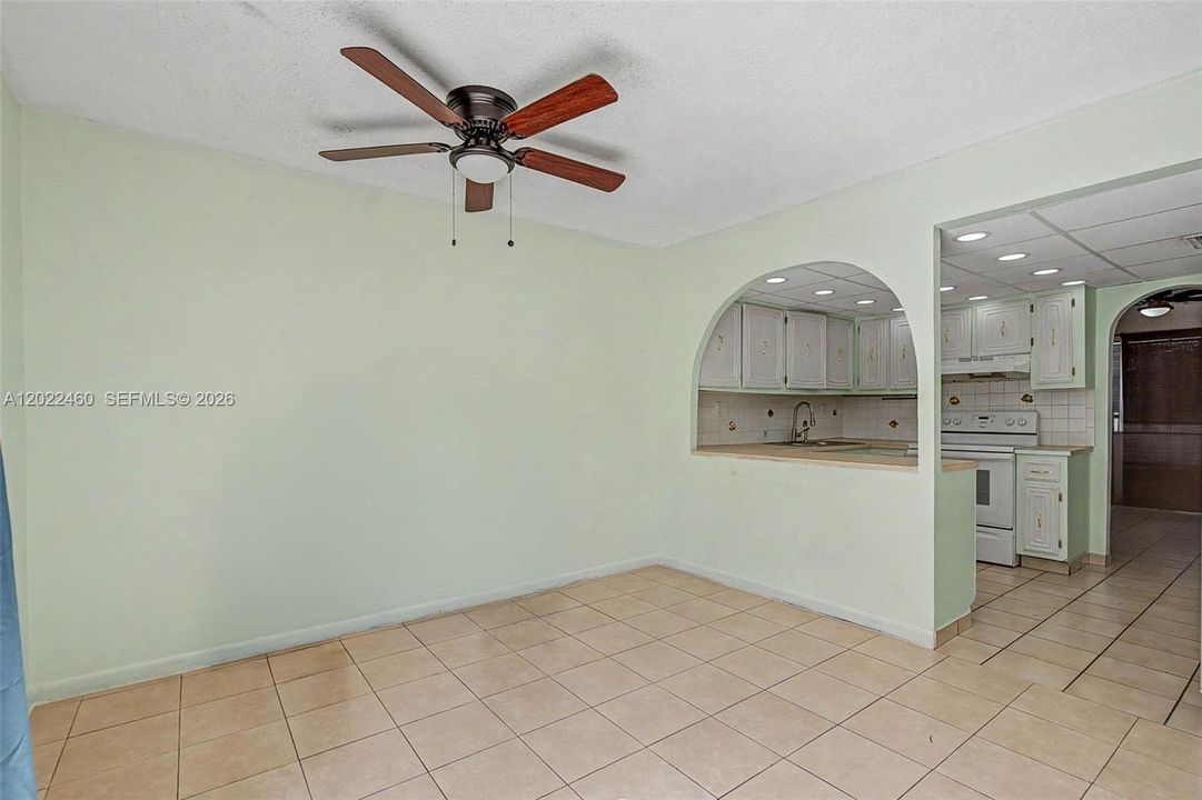 For Sale: $325,000 (3 beds, 1 baths, 1290 Square Feet)