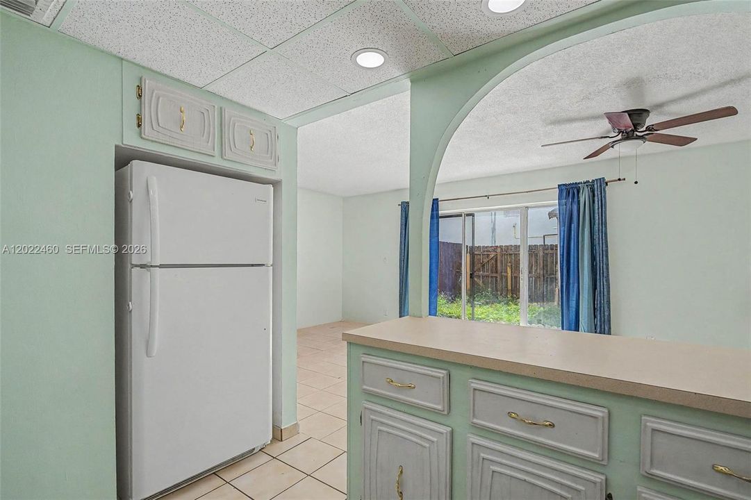 For Sale: $325,000 (3 beds, 1 baths, 1290 Square Feet)