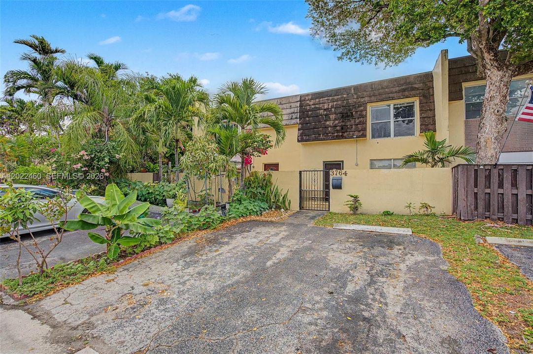 For Sale: $325,000 (3 beds, 1 baths, 1290 Square Feet)
