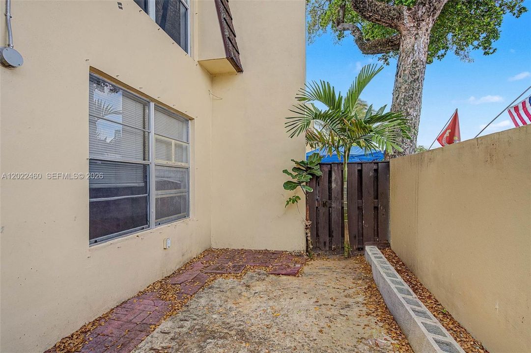 For Sale: $325,000 (3 beds, 1 baths, 1290 Square Feet)
