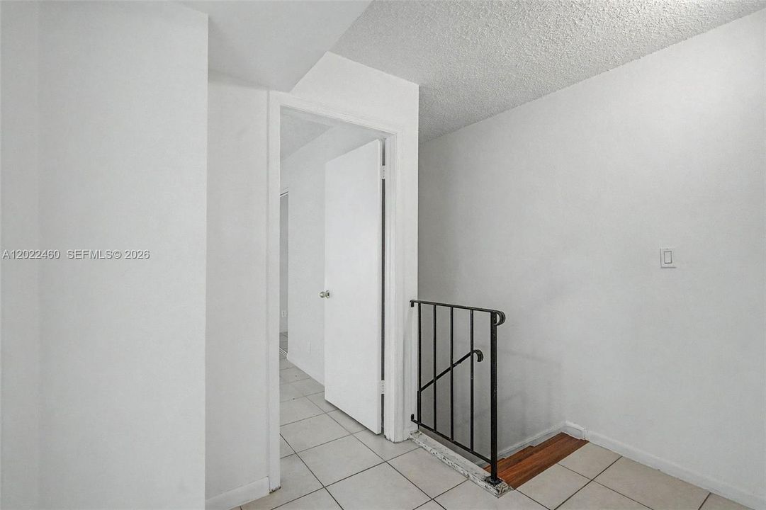 For Sale: $325,000 (3 beds, 1 baths, 1290 Square Feet)