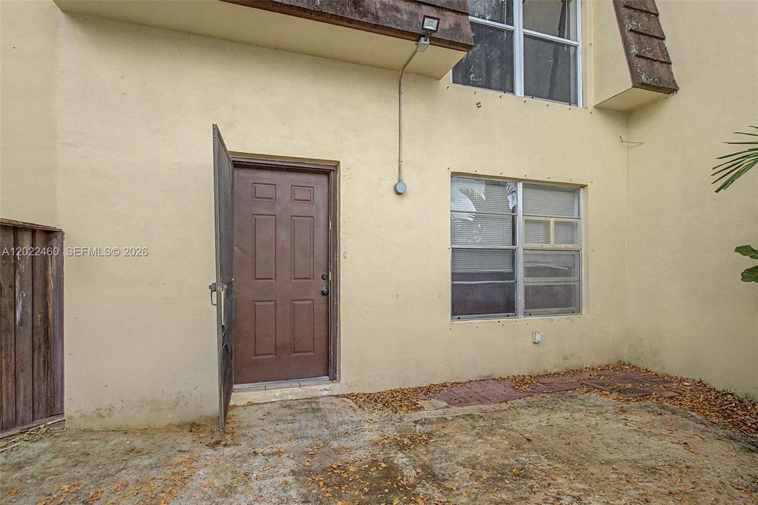 For Sale: $325,000 (3 beds, 1 baths, 1290 Square Feet)