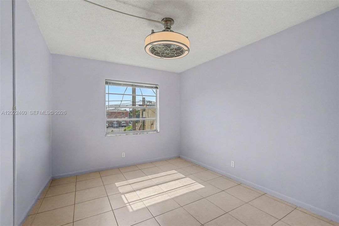 For Sale: $325,000 (3 beds, 1 baths, 1290 Square Feet)