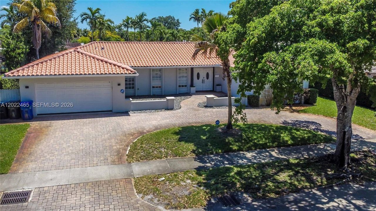 For Sale: $1,499,000 (4 beds, 2 baths, 2785 Square Feet)