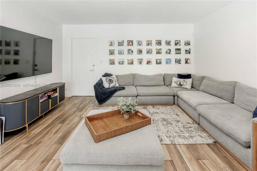 For Sale: $1,499,000 (4 beds, 2 baths, 2785 Square Feet)