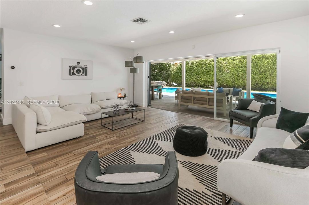 For Sale: $1,499,000 (4 beds, 2 baths, 2785 Square Feet)