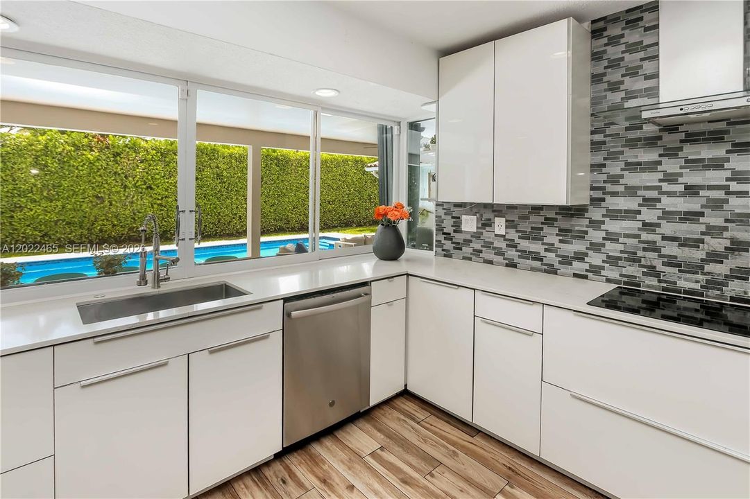 For Sale: $1,499,000 (4 beds, 2 baths, 2785 Square Feet)