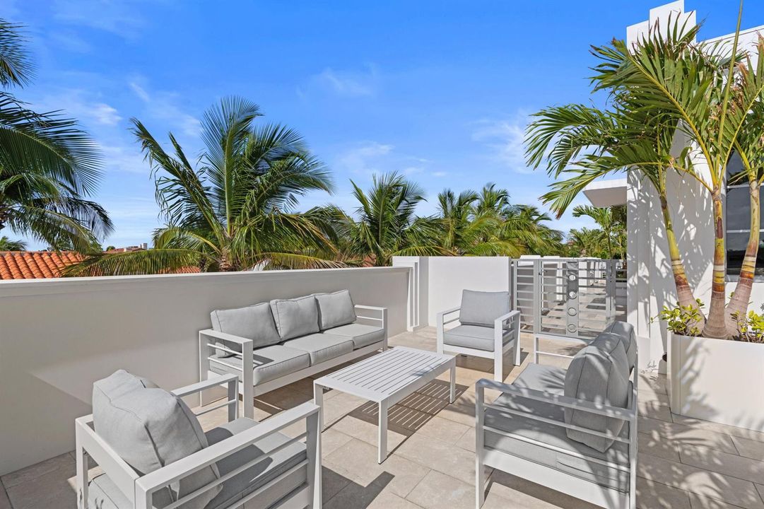 Entertaining East Side of Patio
