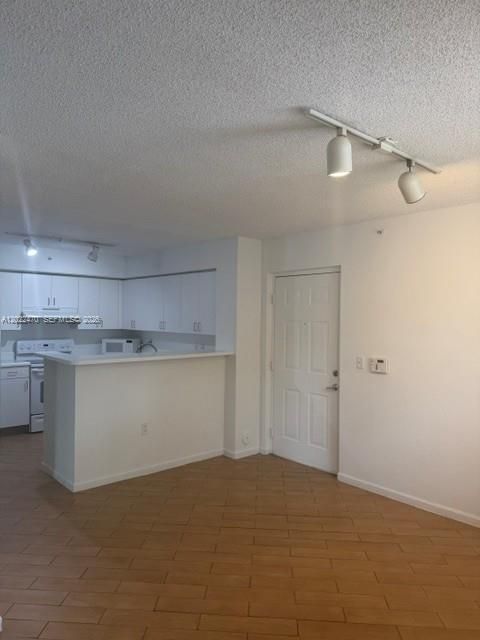 В аренду: $1,700 (1 спален, 1 ванн, 703 Квадратных фут)