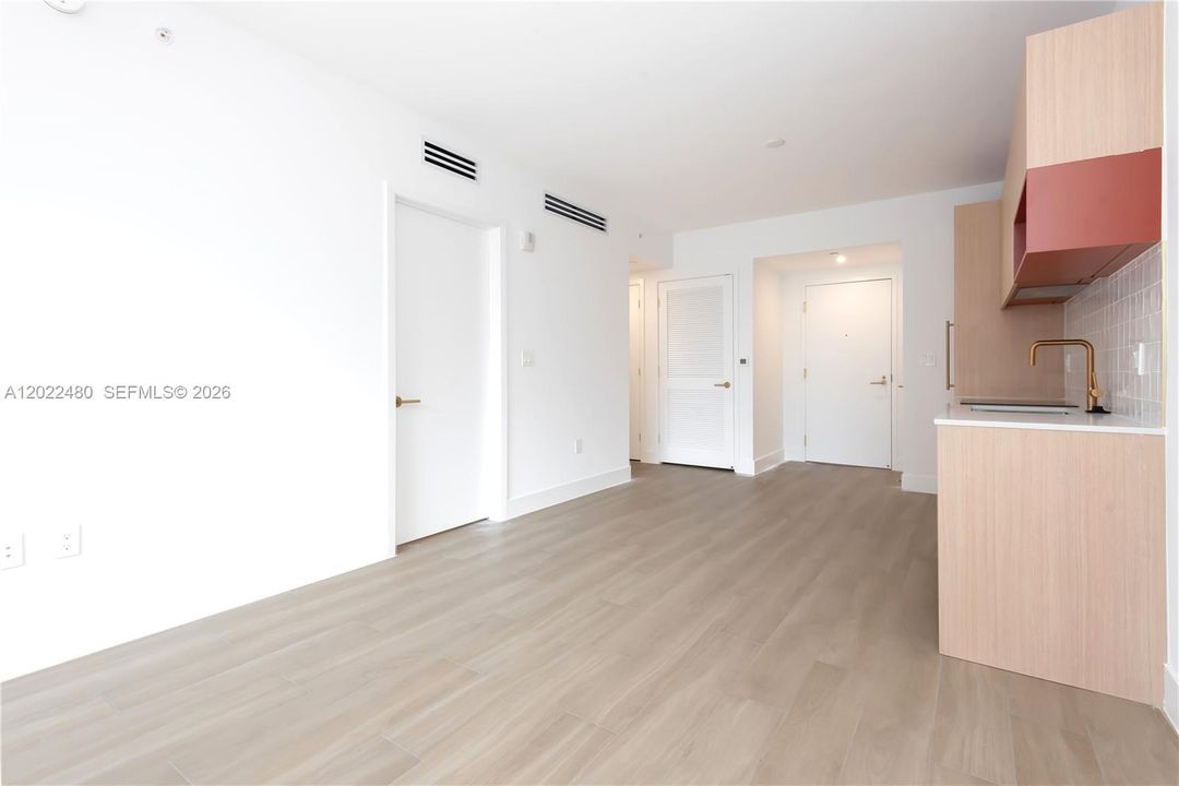 For Sale: $998,000 (1 beds, 1 baths, 1126 Square Feet)