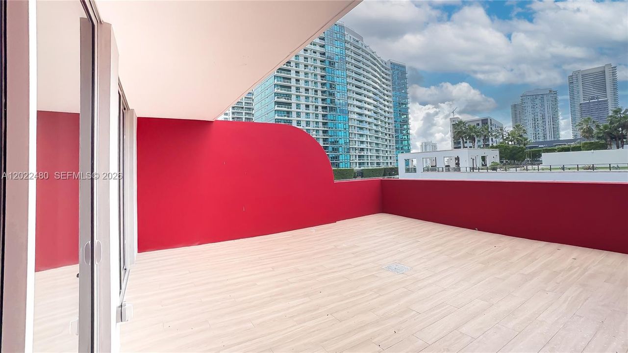 For Sale: $998,000 (1 beds, 1 baths, 1126 Square Feet)