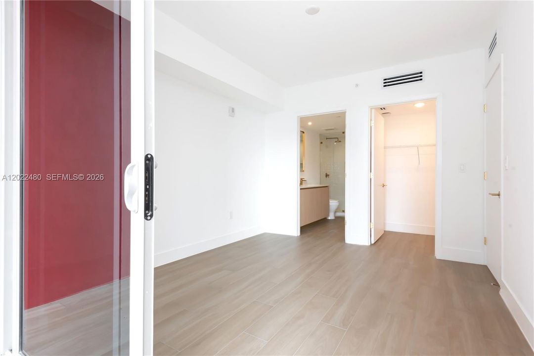 For Sale: $998,000 (1 beds, 1 baths, 1126 Square Feet)