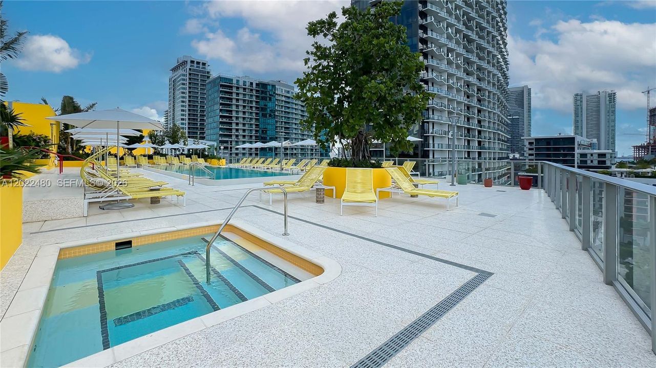 For Sale: $998,000 (1 beds, 1 baths, 1126 Square Feet)