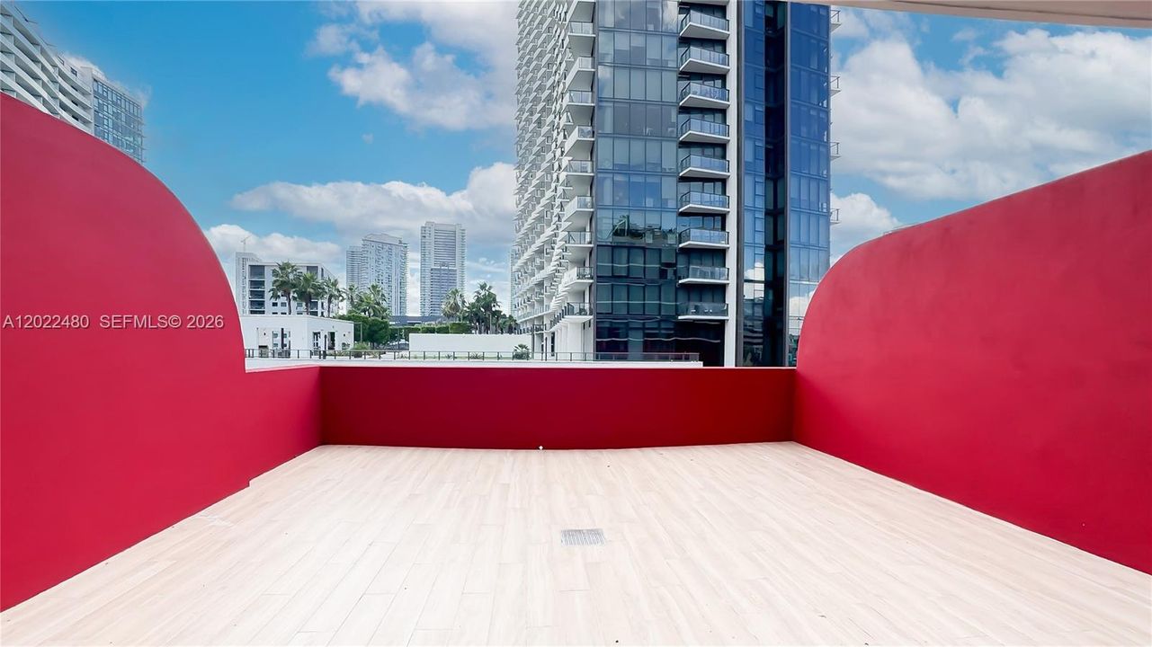 For Sale: $998,000 (1 beds, 1 baths, 1126 Square Feet)